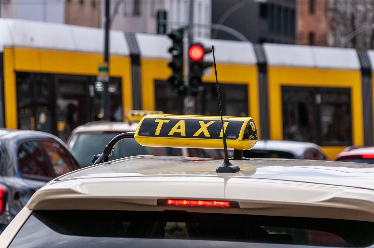 informieren sie sich über den aktuellen streik im öffentlichen nahverkehr, seine auswirkungen und alternative reisemöglichkeiten.